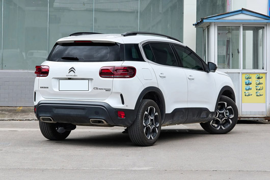 Rear three-quarter view of the 2026 Citroën C5 Aircross China version