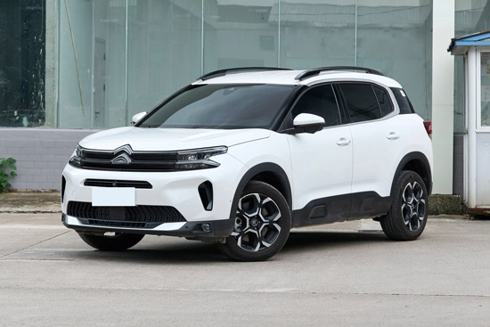 Three-quarter view of the front side of the 2026 Citroën C5 Aircross China version