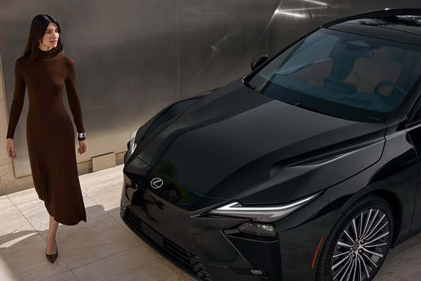 Close-up of the front of the 2026 Lexus ES 350e Luxury in caviar