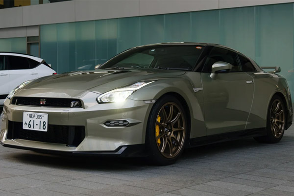 Nissan GT-R T-Spec - front static