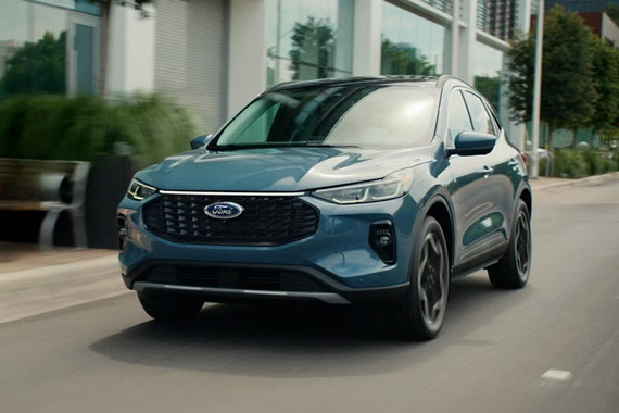 Three-quarter view of the front of the 2026 Ford Escape Hybrid