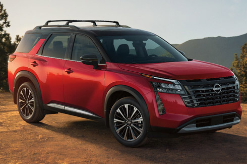 Three-quarter view of the front side of the 2026 Nissan Pathfinder